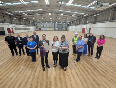 Hospice receives keys to new shopping outlet